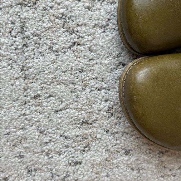 Miz Mooz size 9 mint near new condition bright olive Green Buttoned Heeled Boots - Picture 5 of 15